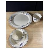 LENOX DINNER PLACE SETTING POPPIES ON BLUE