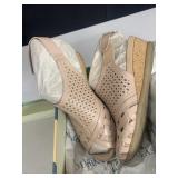 EARTH SHOES SANDALS SZ 7 IN BOX