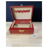 VINTAGE JEWELRY BOX NO KEY