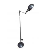 FLOOR LAMP W/ ADJUSTABLE LIGHT