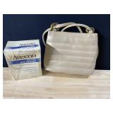 AVENO SOOTHING BATH TREATMENT AND PURSE