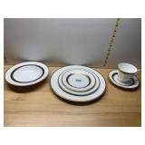 HARLOW PATTERN ROYAL DALTON CHINA SERVICE FOR 12