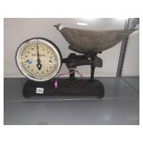 DETROIT HALF ROBERVALL WITH ROUND FACETED DIAL,