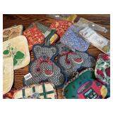 VARIOUS POTHOLDERS AND NAPKINS