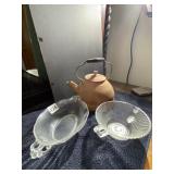 TEAPOT AND 2 GLASS DISHES