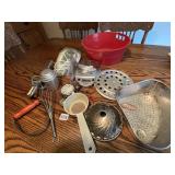 KITCHEN VEGETABLE STEAMER, SCALE, HAND MIXER,