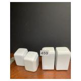 SALT/PEPPER SHAKERS