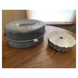 ROASTING PAN AND BAKING MOLD