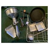 JUICER, BAKING PANS, FRY PAN