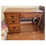 MAPLE KNEEHOLE DESK