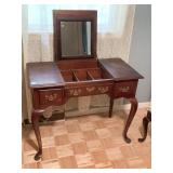 38X19X30 CHERRY QUEEN ANNE LEG VANITY WITH FLIP