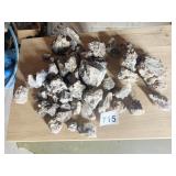 LOT OF NATURAL GEODES AND QUARTZ ROCKS