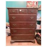 TRADITIONAL CHEST OF DRAWERS, DAMAGE ON FRONT AND