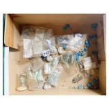BOX OF LOOSE STONES AND GEODES, SOME LABELED