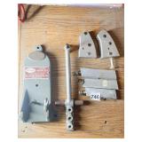 LEE PISTOL MACHINE REST WITH ACCESSORIES