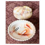 BUNNY ON NEST MARBLE LOOK CARAMEL GLASS DISH