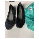 YUU MEMORY FOAM BLACK SHOES IN TRAVEL BAG SIZE 7
