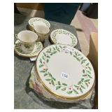 LENOX HOLIDAY CHINA 6 DINNER PLATES 2 LUNCHEON