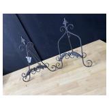 2 METAL EASELS