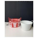 INSULATED BEVERAGE TUB AND UNINSULATED BEVERAGE