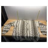 EXTRA LARGE PROTï¿½Gï¿½ BEIGE AND WHITE KNIT SWEATER