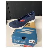 NEW SKECHERS SIZE 7 NAVY BLUE SHOES