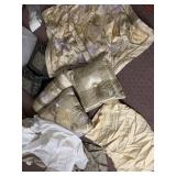 QUEEN SIZE BED SKIRT WITH PILLOWCASES AND ACCENT