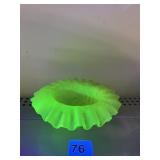 VINTAGE OPALESCENT VASELINE URANIUM ROSE BOWL ,