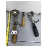ICE CREAM SCOOPS INCL. WOOD HANDLES