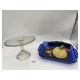 VINTAGE BLUE BAKING DISH PEDESTAL CAKE PLATE