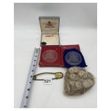 NORMAN ROCKWELL ORNAMENTS, BUTTONS ET CETERA