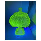 DAISEY AND BUTTON VASELINE URANIUM GLASS COVERED