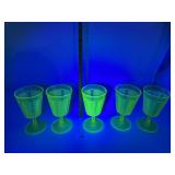 VICTORIAN ERA URANIUM GLASS DAISY AND BUTTON