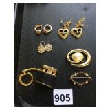 PINS GOLD TONE PEARL CENTER EARRINGS CIGARETTE