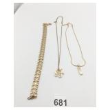 NECKLACES GOLD TONE PENDANT AVON GOLD TONE CHAIN