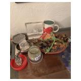 GROUP OF SMALL ITEMS INCLUDING MUG, ROSE DECOR,