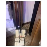 DIRT DEVIL IN ORICH PUSH VACUUM