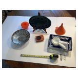 KITCHEN TOOLS, 10 IN DECORATIVE POTTERY PIECE ON