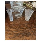 CLEAR GLASS CENTERPIECE BOWL AND CRYSTAL VASES