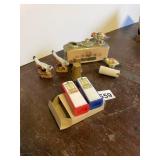 BIRD/CONDIMENT SET, GAS PUMP SALT/PEPPERS