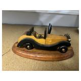 WOODEN CAR PEN HOLDER