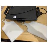 TOASTMASTER ELECTRIC GRIDDLE AND 2 CUTTING BOARDS