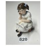 ROYAL DOULTON STORYTIME LITTLE GIRL HEY DIDDLE