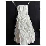 WEDDING DRESS W/ LAYERED DESIGN SZ. 10 DAVIDS