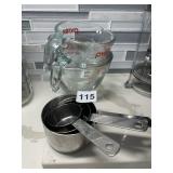 CLEAR GLASS MEASURING CUP WITH RED MEASUREMENT