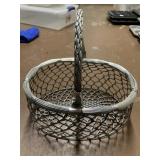 WIRE BASKET WITH HANDLE IN SILVER-TONE METAL