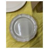 CERAMIC PLATE WITH SCALLOPED EDGE AND GRAY GLAZE