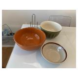 THREE CERAMIC MIXING BOWLS IN ORANGE, OLIVE