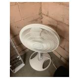 WHITE PLASTIC PEDESTAL FAN WITH CIRCULAR BLADE