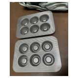 USA PAN TWO PANS WITH RIBBED SURFACES